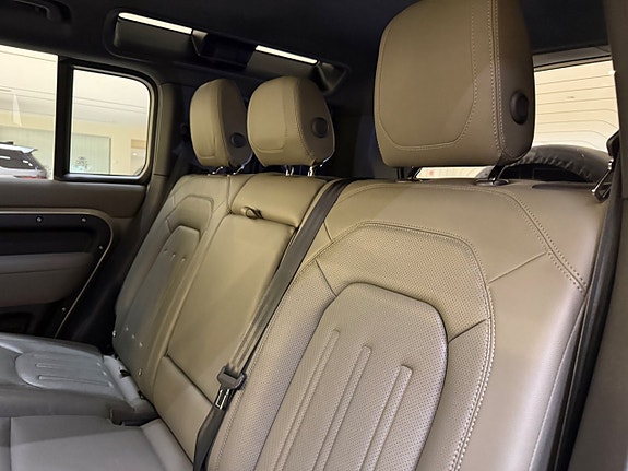 Land Rover Defender 110 20 of 25