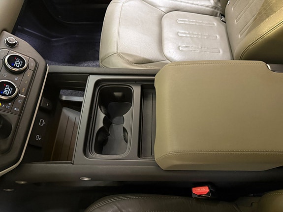 Land Rover Defender 110 17 of 25
