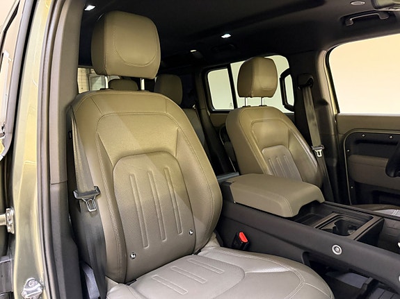 Land Rover Defender 110 21 of 25