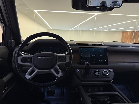 Land Rover Defender 110 14 of 25