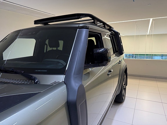Land Rover Defender 110 8 of 25