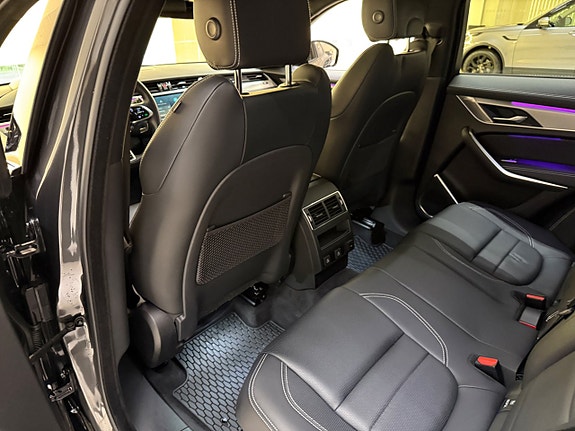 Jaguar F-PACE 18 of 22