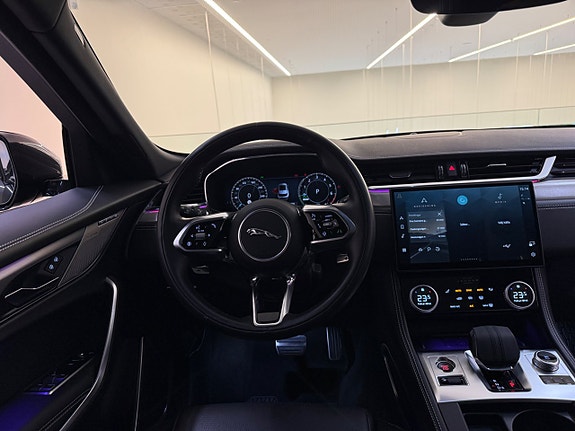 Jaguar F-PACE 13 of 22