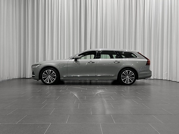 Volvo V90 2 of 14