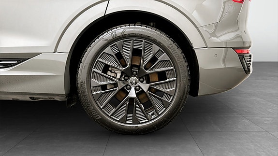 Audi Q8 6 of 18