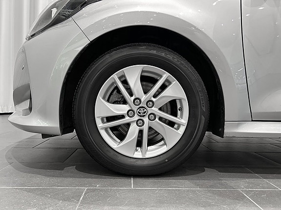 Toyota Yaris 6 of 15