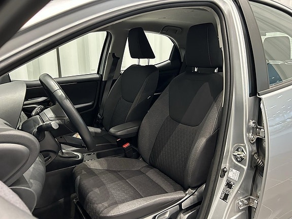 Toyota Yaris 7 of 15