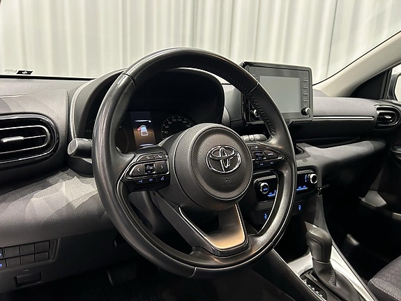 Toyota Yaris 10 of 15