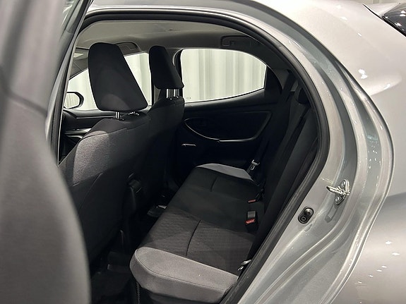Toyota Yaris 8 of 15