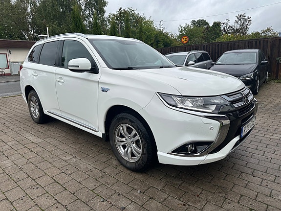 Mitsubishi Outlander 2 of 13