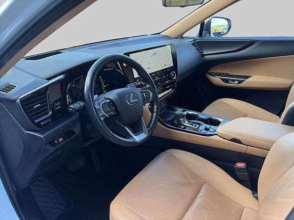 Lexus NX450h+ 12 of 24