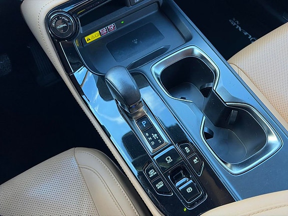 Lexus NX450h+ 16 of 24