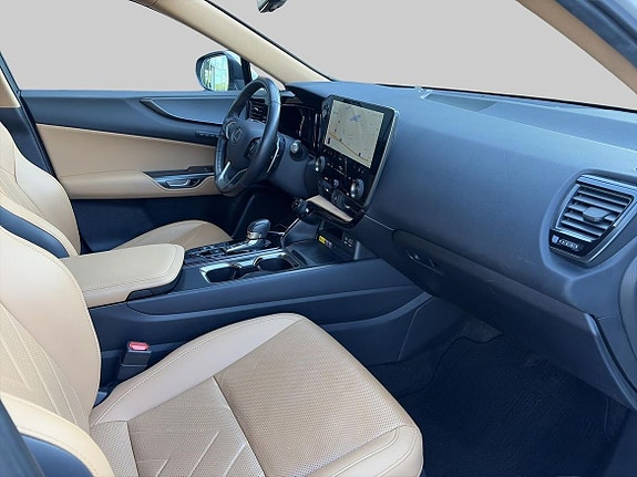 Lexus NX450h+ 8 of 24