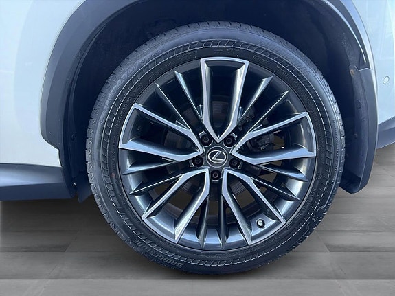 Lexus NX450h+ 22 of 24
