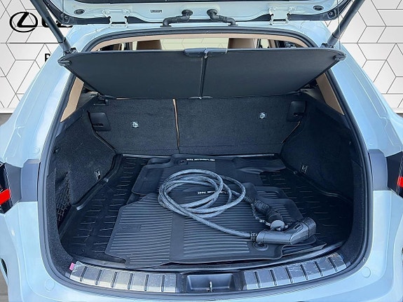 Lexus NX450h+ 11 of 24