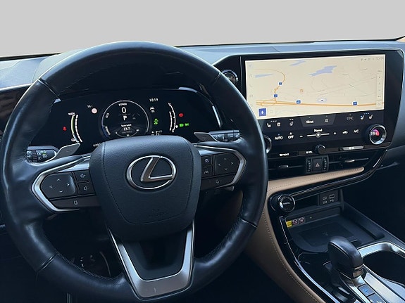 Lexus NX450h+ 18 of 24