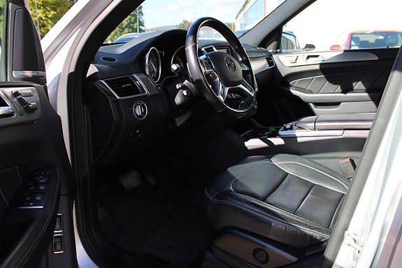 Mercedes-Benz GL350 3 of 11