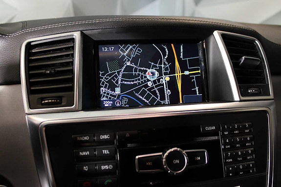 Mercedes-Benz GL350 20 of 27