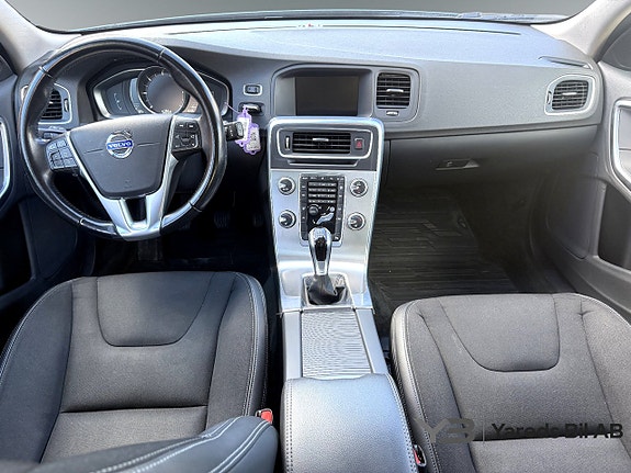 Volvo V60 11 of 16