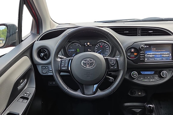 Toyota Yaris 14 of 21