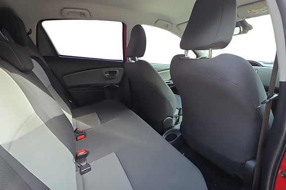 Toyota Yaris 19 of 21
