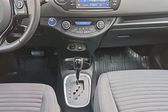 Toyota Yaris 18 of 21