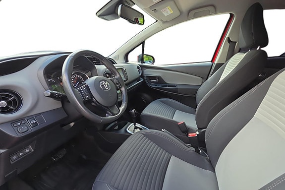 Toyota Yaris 11 of 21