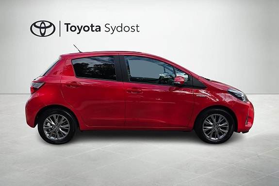 Toyota Yaris 7 of 21
