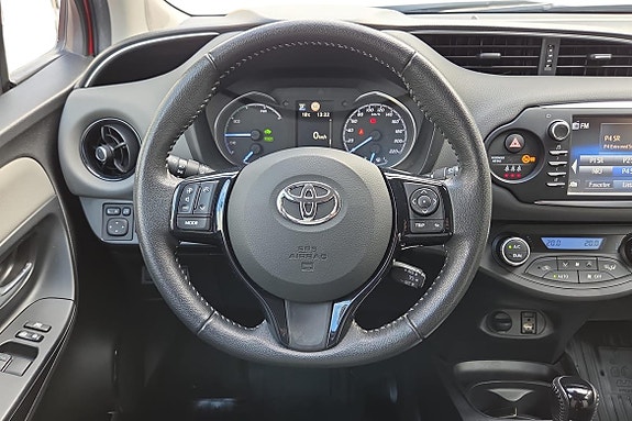 Toyota Yaris 15 of 21
