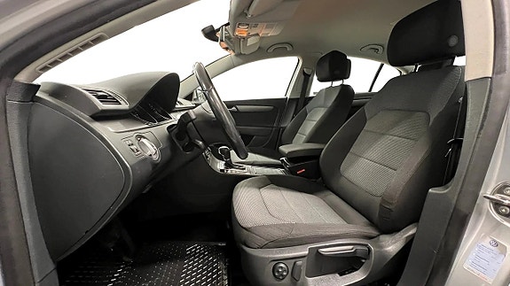 Volkswagen Passat 10 of 17