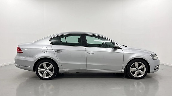 Volkswagen Passat 2 of 17