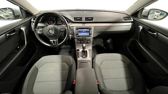 Volkswagen Passat 5 of 17