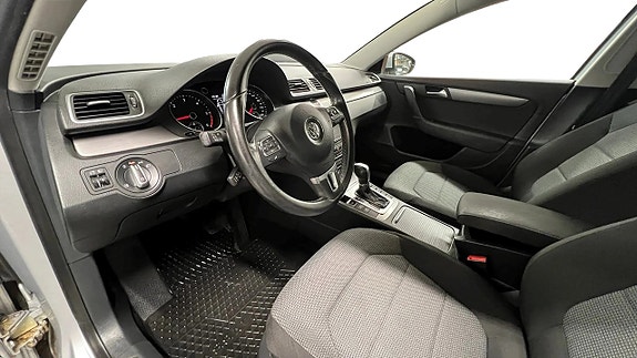 Volkswagen Passat 9 of 17