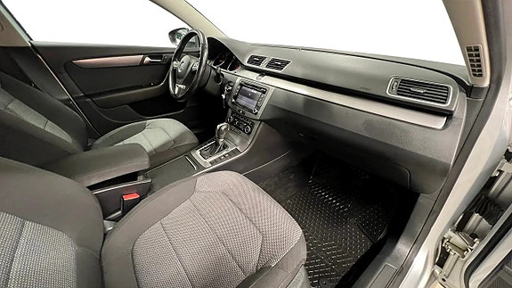 Volkswagen Passat 15 of 17
