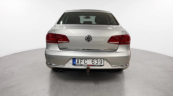 Volkswagen Passat 4 of 17