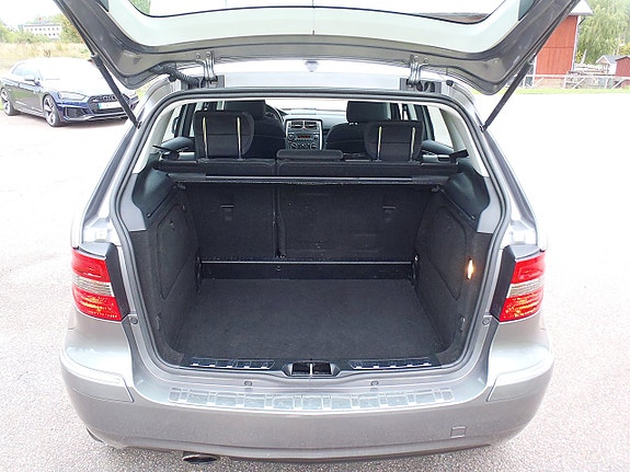 Mercedes-Benz B180 10 of 11