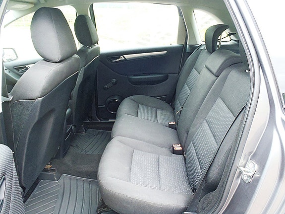 Mercedes-Benz B180 8 of 11
