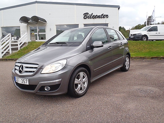 Mercedes-Benz B180 2 of 11