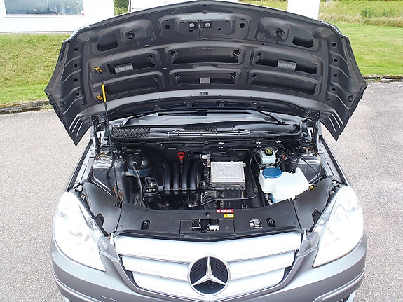 Mercedes-Benz B180 11 of 11