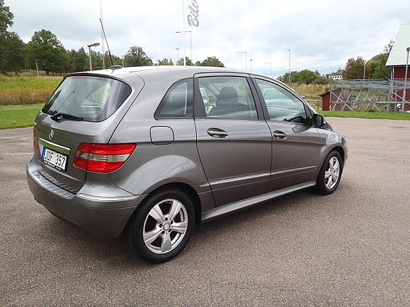 Mercedes-Benz B180 3 of 11