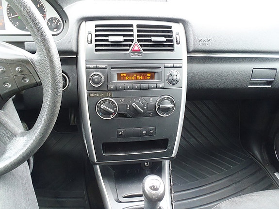 Mercedes-Benz B180 7 of 11