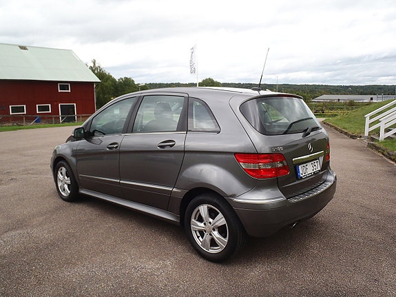 Mercedes-Benz B180 4 of 11