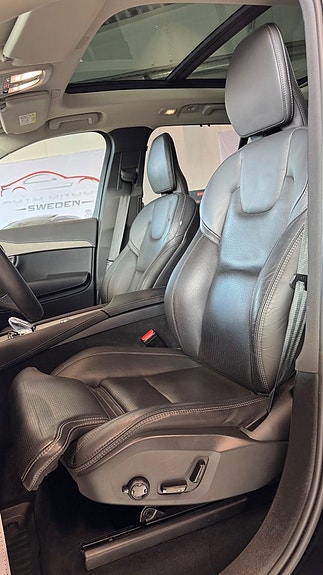 Volvo XC90 14 of 18