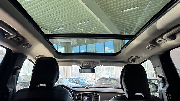 Volvo XC90 10 of 18