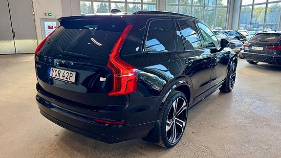 Volvo XC90 2 of 18