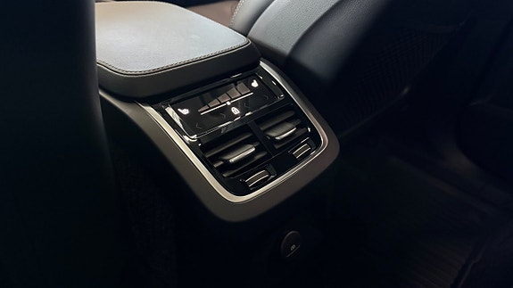 Volvo XC90 8 of 18