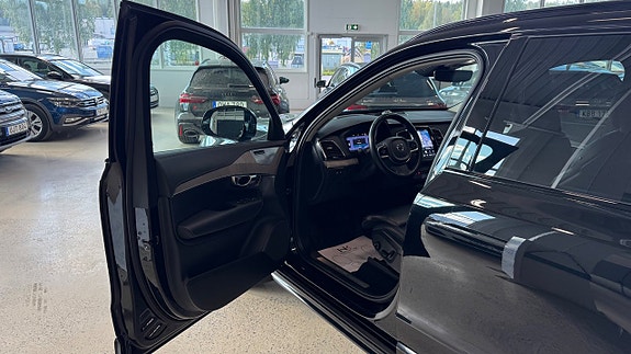 Volvo XC90 12 of 18