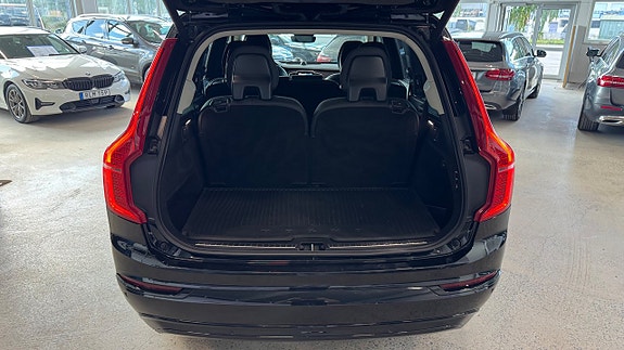 Volvo XC90 3 of 18