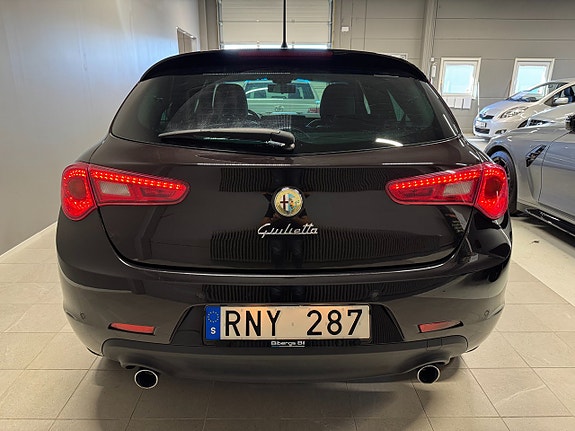 Alfa Romeo Giulietta 3 of 16