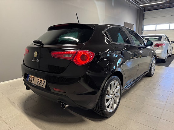 Alfa Romeo Giulietta 2 of 16